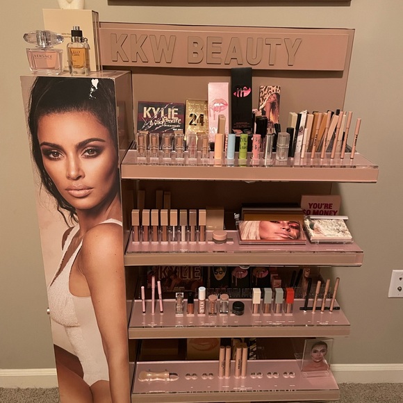 ~Meet Your Posh Ambassador: LJ DAYS~ - Picture 5 of 14